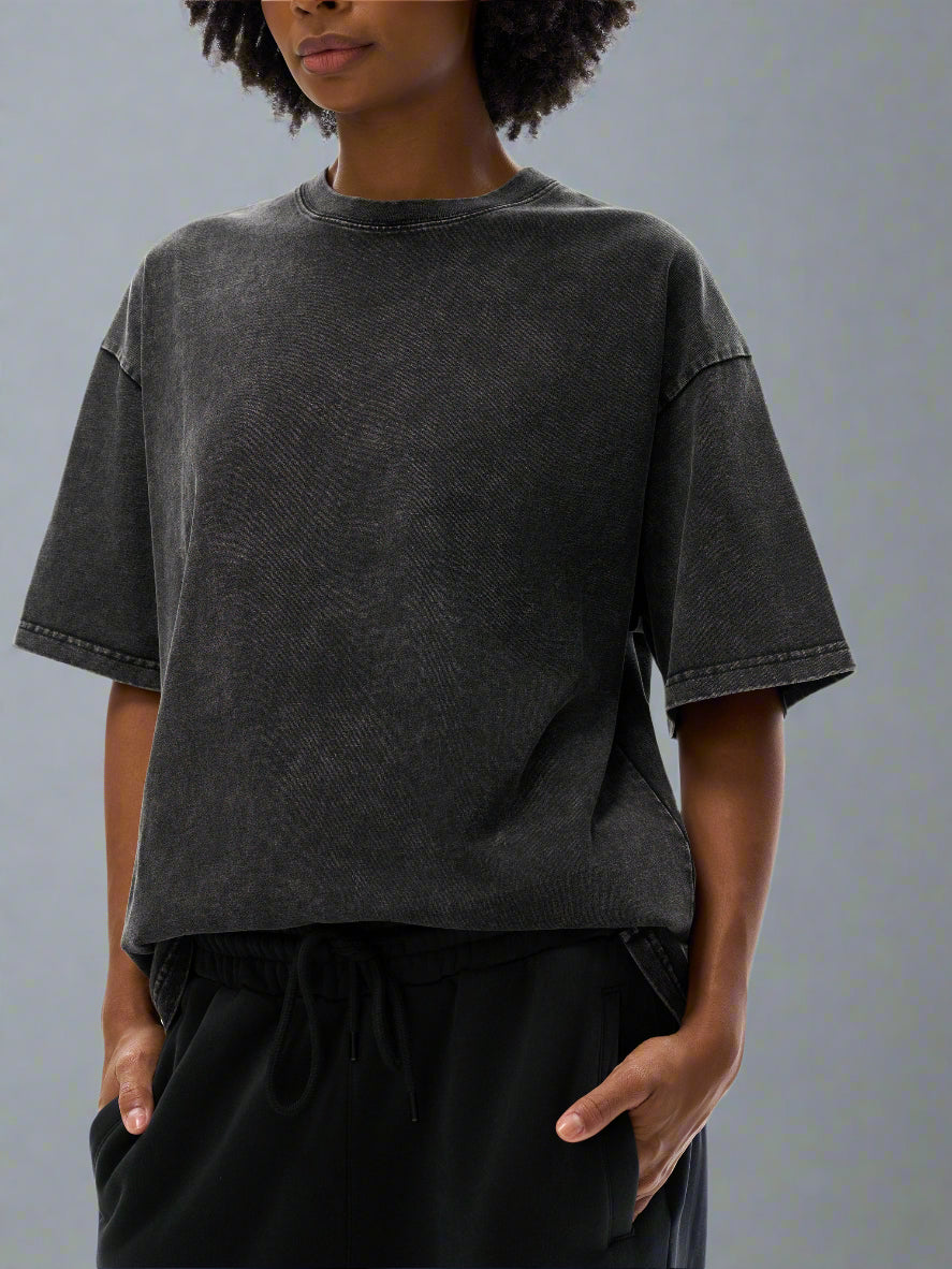 How to Style Oversized T-Shirts: Grunge, Streetwear, and Beyond